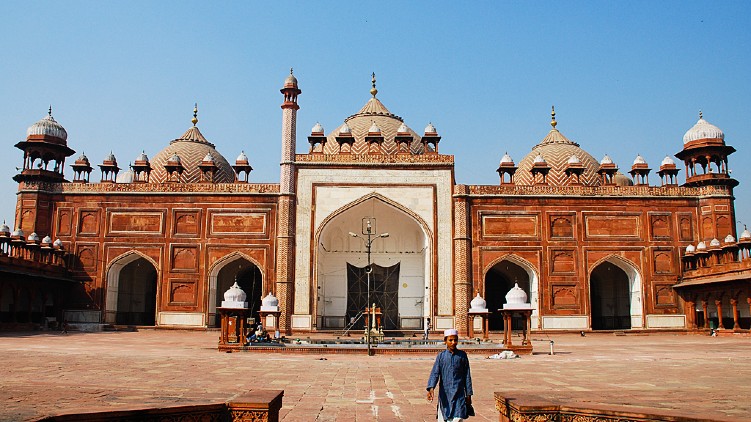 plea survey Agra Masjid