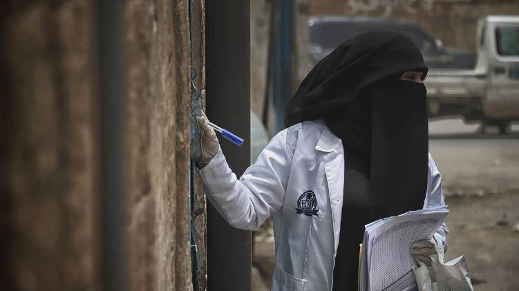 saudi daily covid cases crossed 900