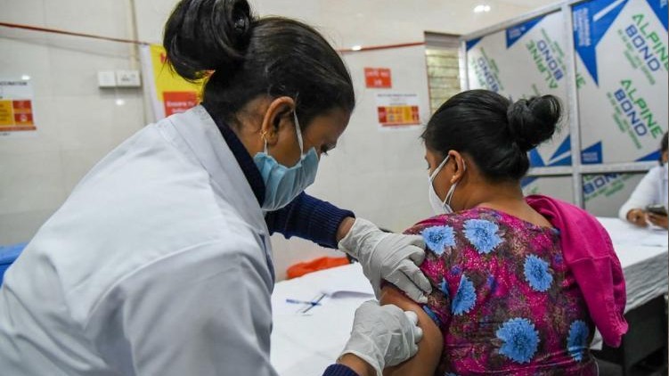 Vaccination centers covid Pinarayi