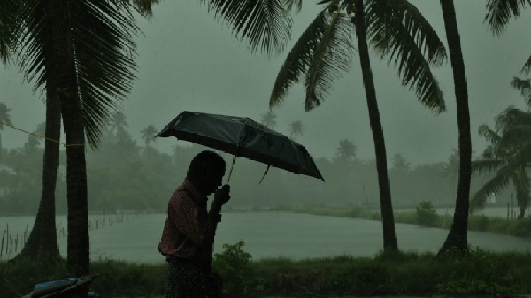 Warning heavy rains kerala