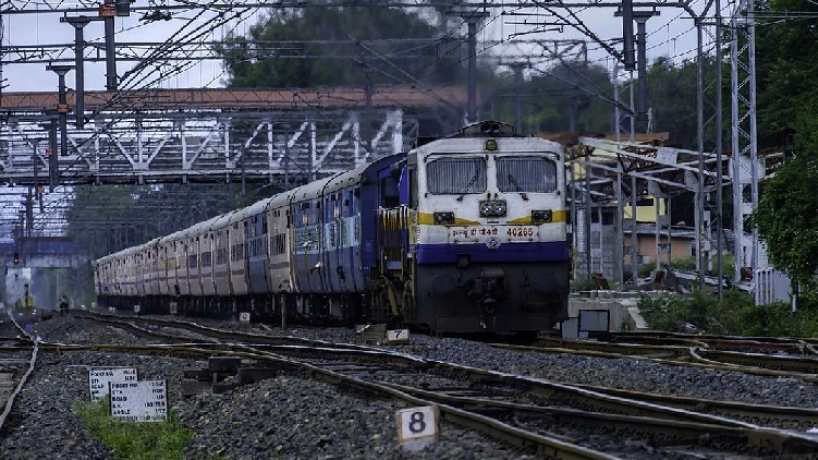 yaas cyclone trains cancelled