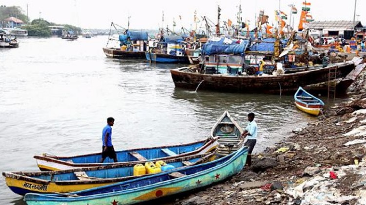 Coast Guard rescues fishermen