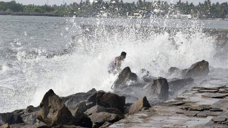 chances of high tide in kerala