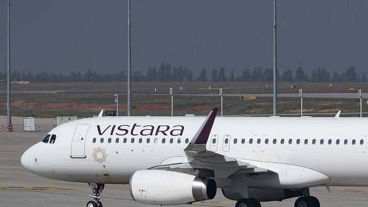 8 injured as Mumbai -Kolkata flight hits severe turbulence