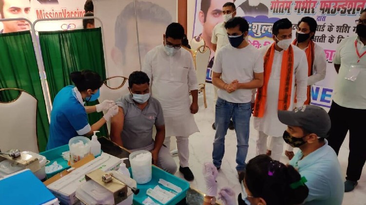 Gambhir vaccination camp slum
