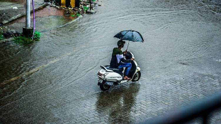 chances of heavy rain from friday to sunday