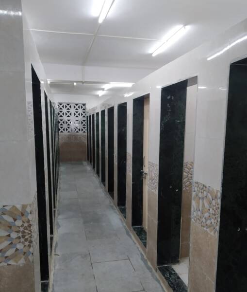 mumbai largest public toilet