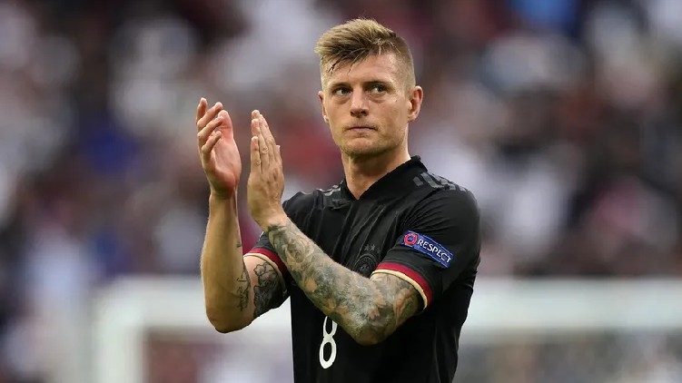 Toni Kroos Retire German