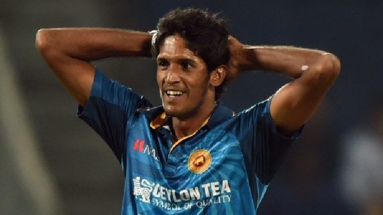 Lanka players refuse contracts