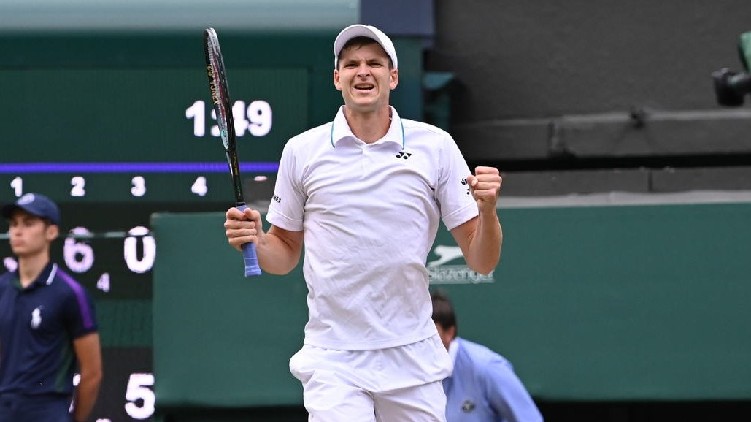 Hubert Hurkacz Stuns Roger Federer