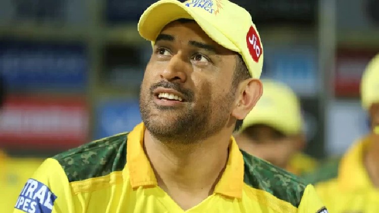 Dhoni continue with CSK