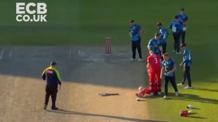 Yorkshire run out Lancashire