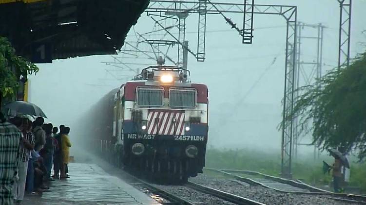 Heavy rain train to Thiruvananthapuram diverted