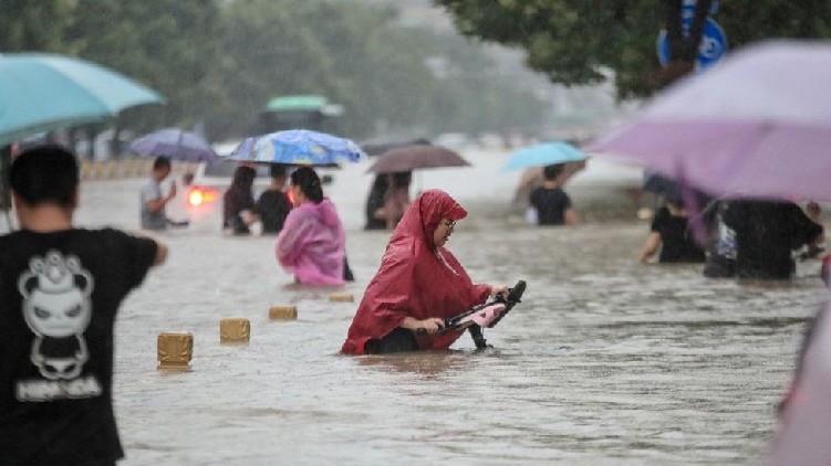 Typhoon In-Fa Hits China
