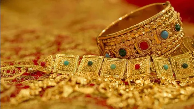 gold price hits low