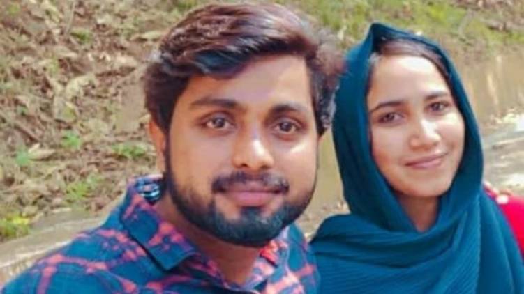 police takes case against aluva man who attacked pregnant wife