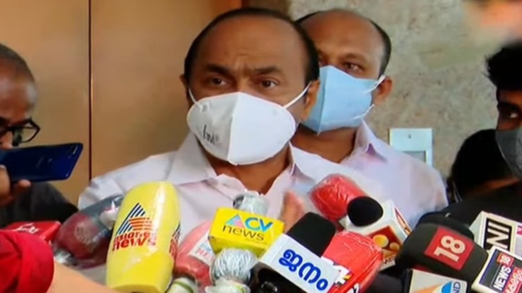 vd satheeshan criticise kerala govt in hike of covid cases