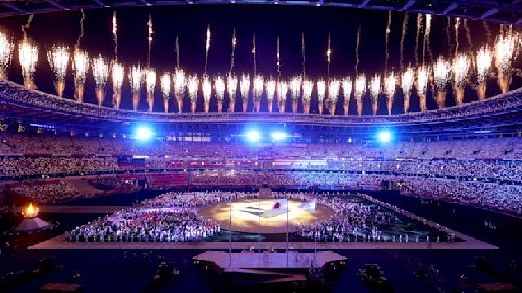 tokyo olympics closing ceremony