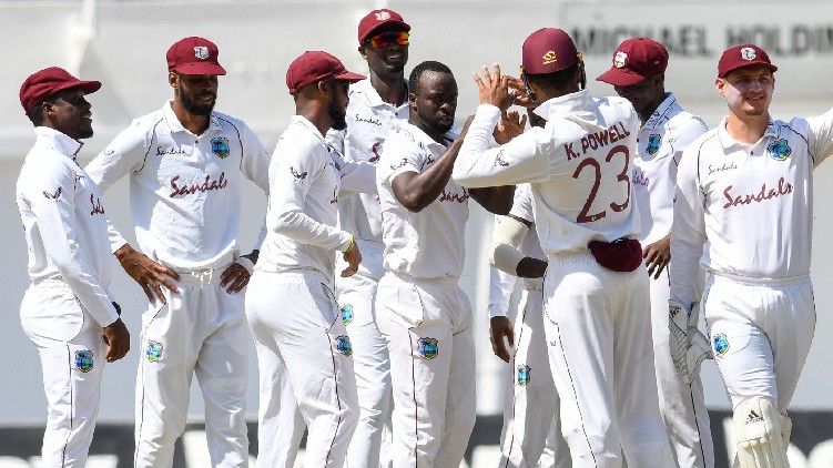 pakistan lost 3 wickets
