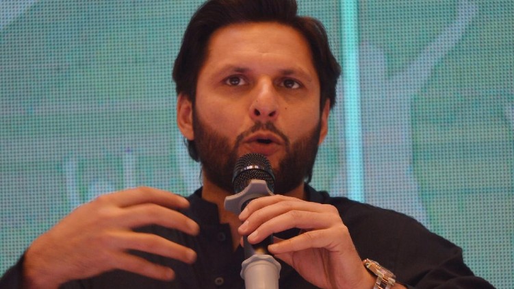 shahid afridi retire cricket