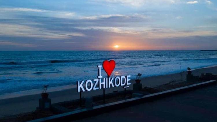 kozhikode beach crowd