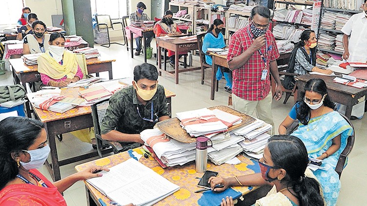 covid criteria for govt employee