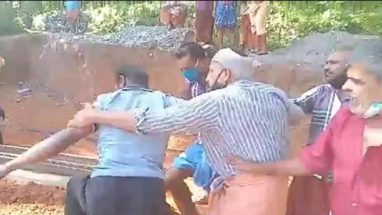 Union workers attacked contractor