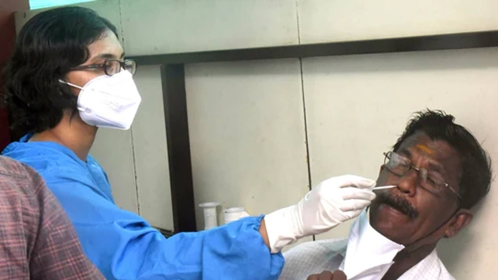 india covid cases slight increase