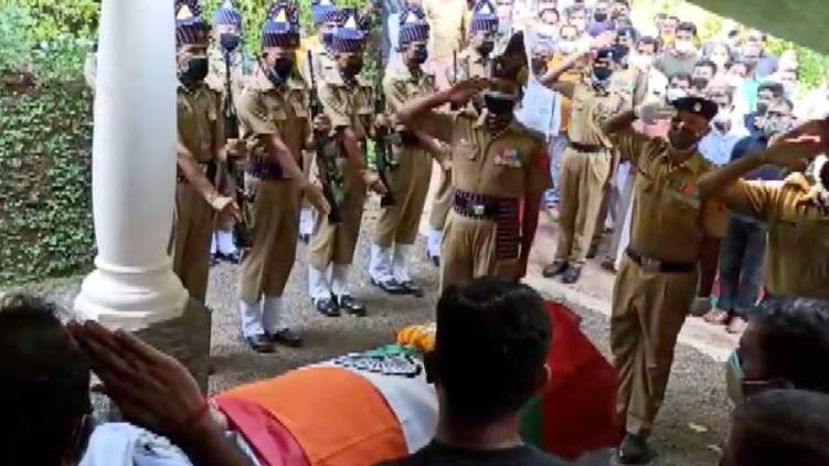 kannur police disrespect soldier corpse