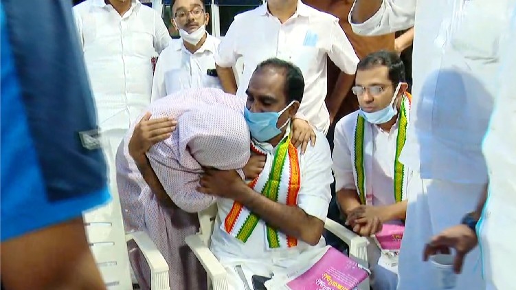 mofiya parveen congress protest