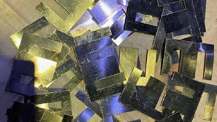 smuggling gold seized