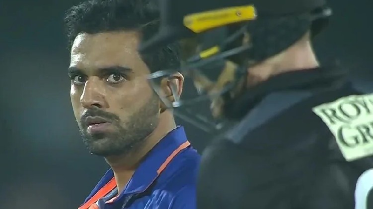 Deepak Chahar Martin Guptill