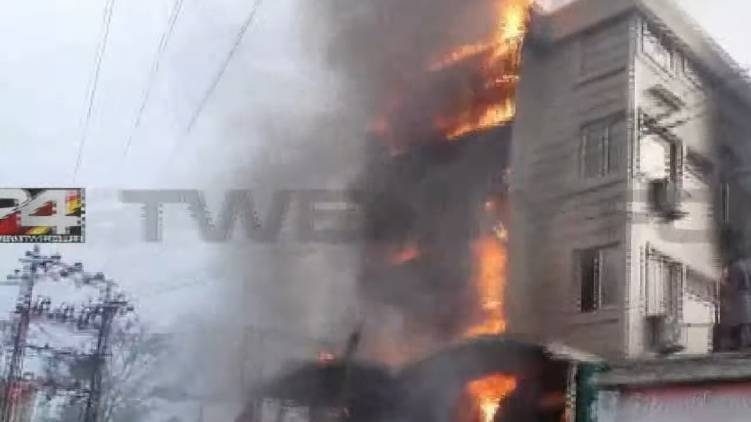 edappally building catches fire