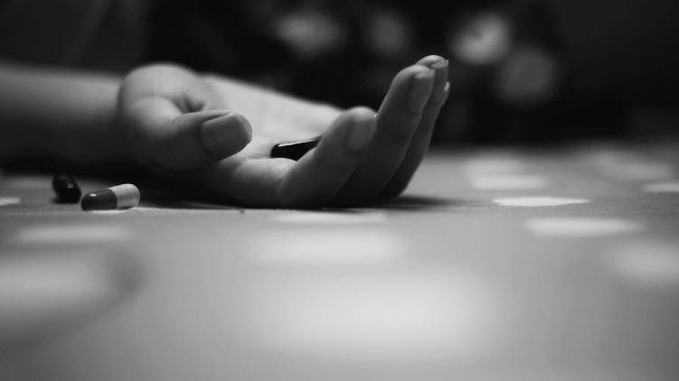mother killed children tries committing suicide