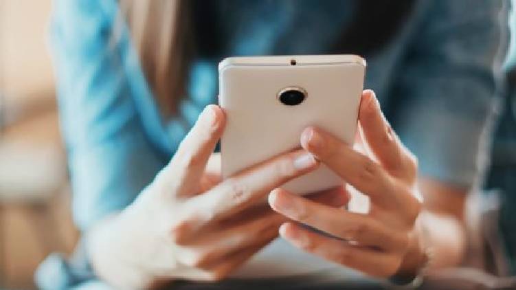 portugal text messages after work illegal