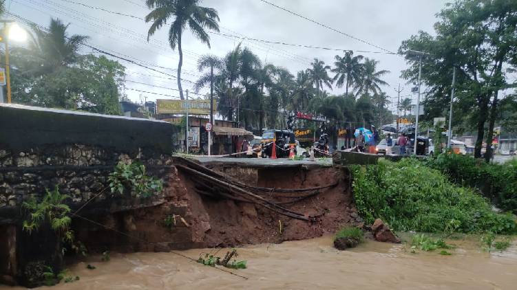 thiruvananthapuram rain bridge collapsed