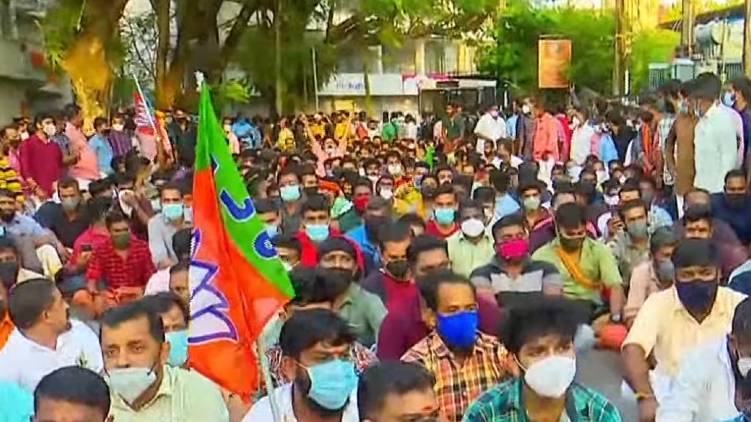 thalassery bjp rally violates curfew