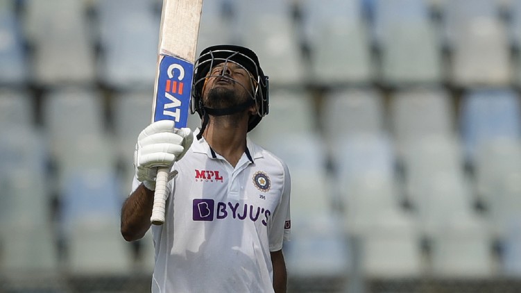 india 221 newzealand test