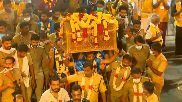 thanka anki reached sabarimala