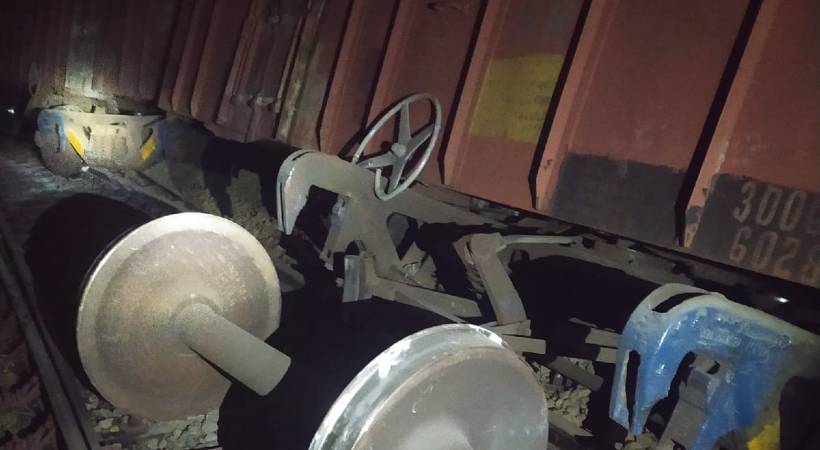 aluva goods train derailed
