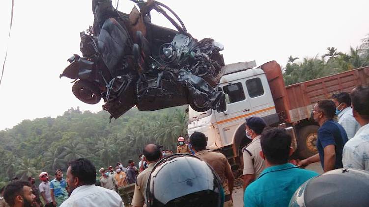 kozhikode accident two died