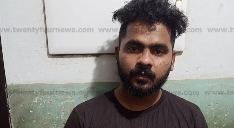 kozhikode cuprit fled from police station