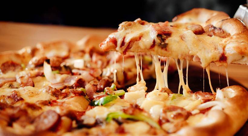 woman lost 11 lakhs after ordering pizza