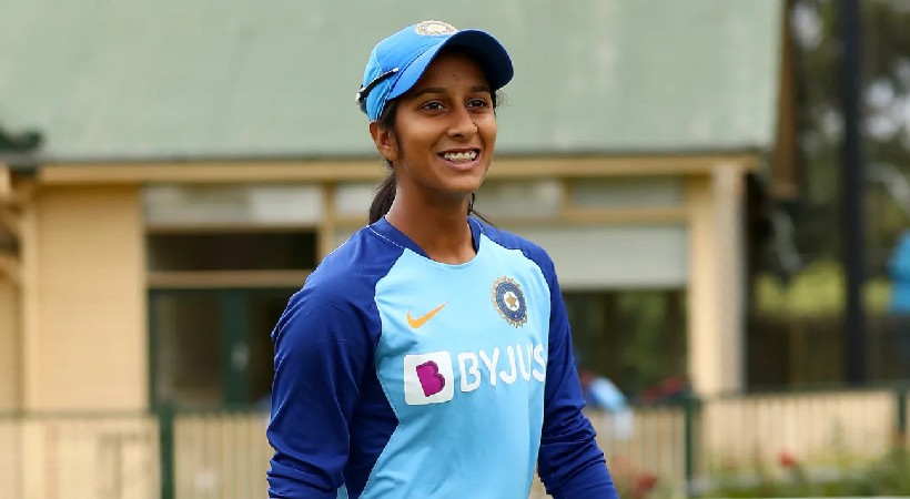 Jemimah Rodrigues play hockey