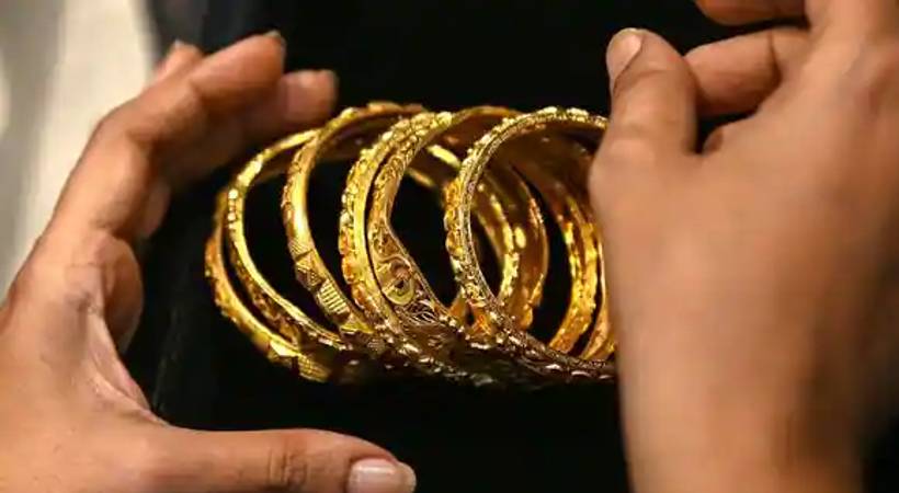 gold price soars up
