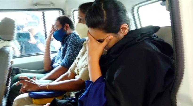 honey trap fort kochi woman arrested