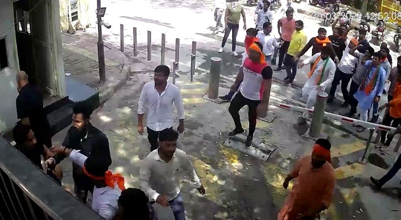 arvind kejriwal home attacked by bjp