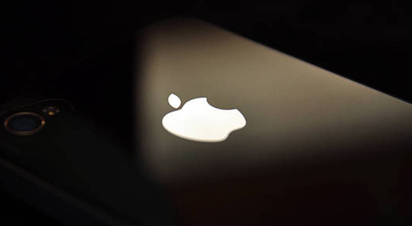 apple halts sales in russia