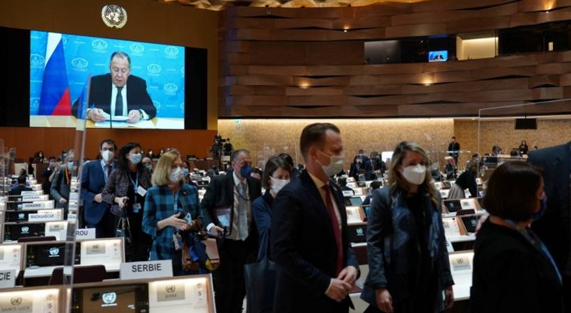 100 diplomats walk out during russia speech