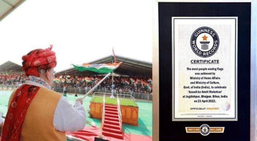 India enters Guinness Records for waving 78,000 national flags